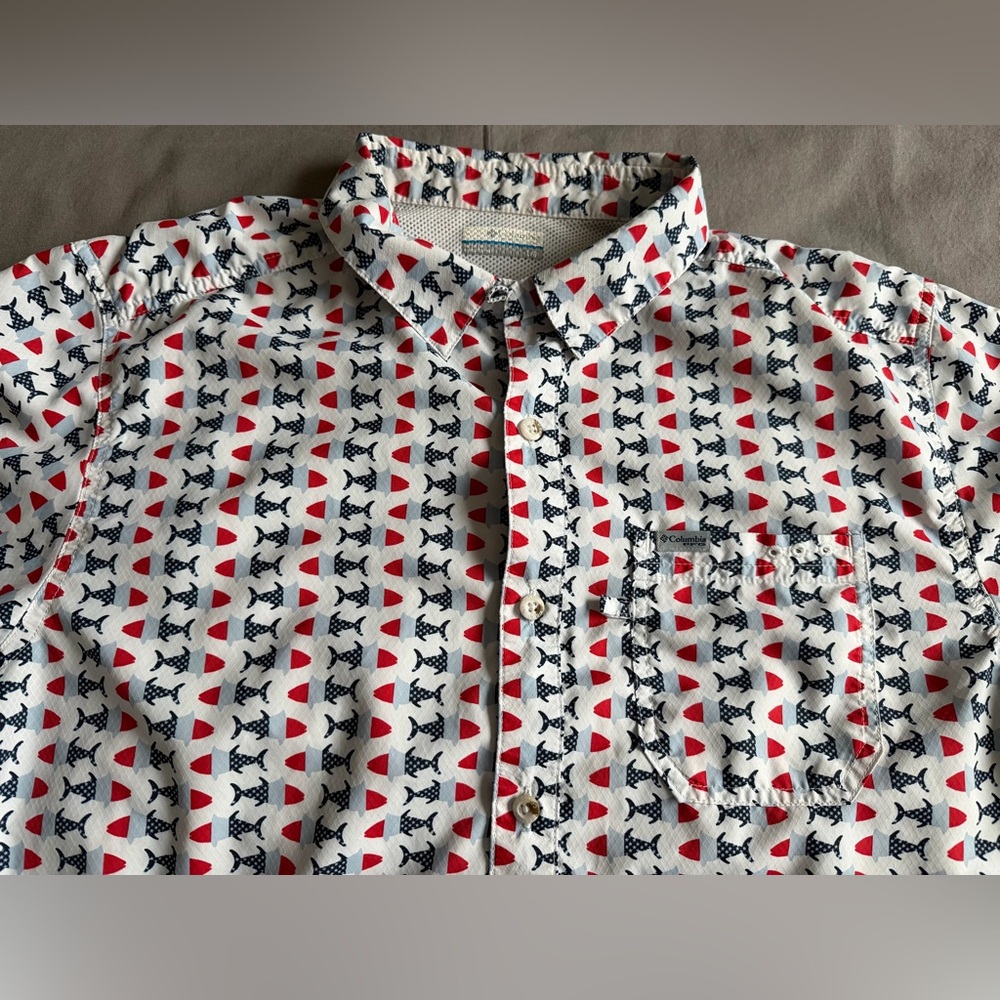 Columbia PFG Shirt Mens L Vented Short Sleeve Red, White, & Blue Fish Pattern